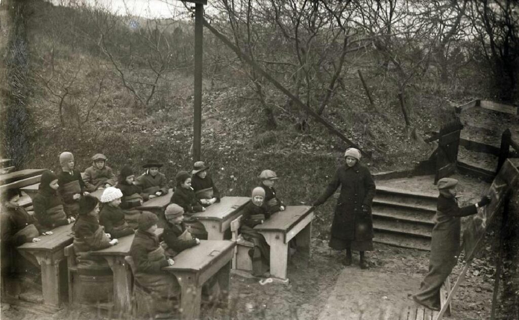 De anderhalve-meter-maatschappij en de nieuwe openluchtschool - double image 2