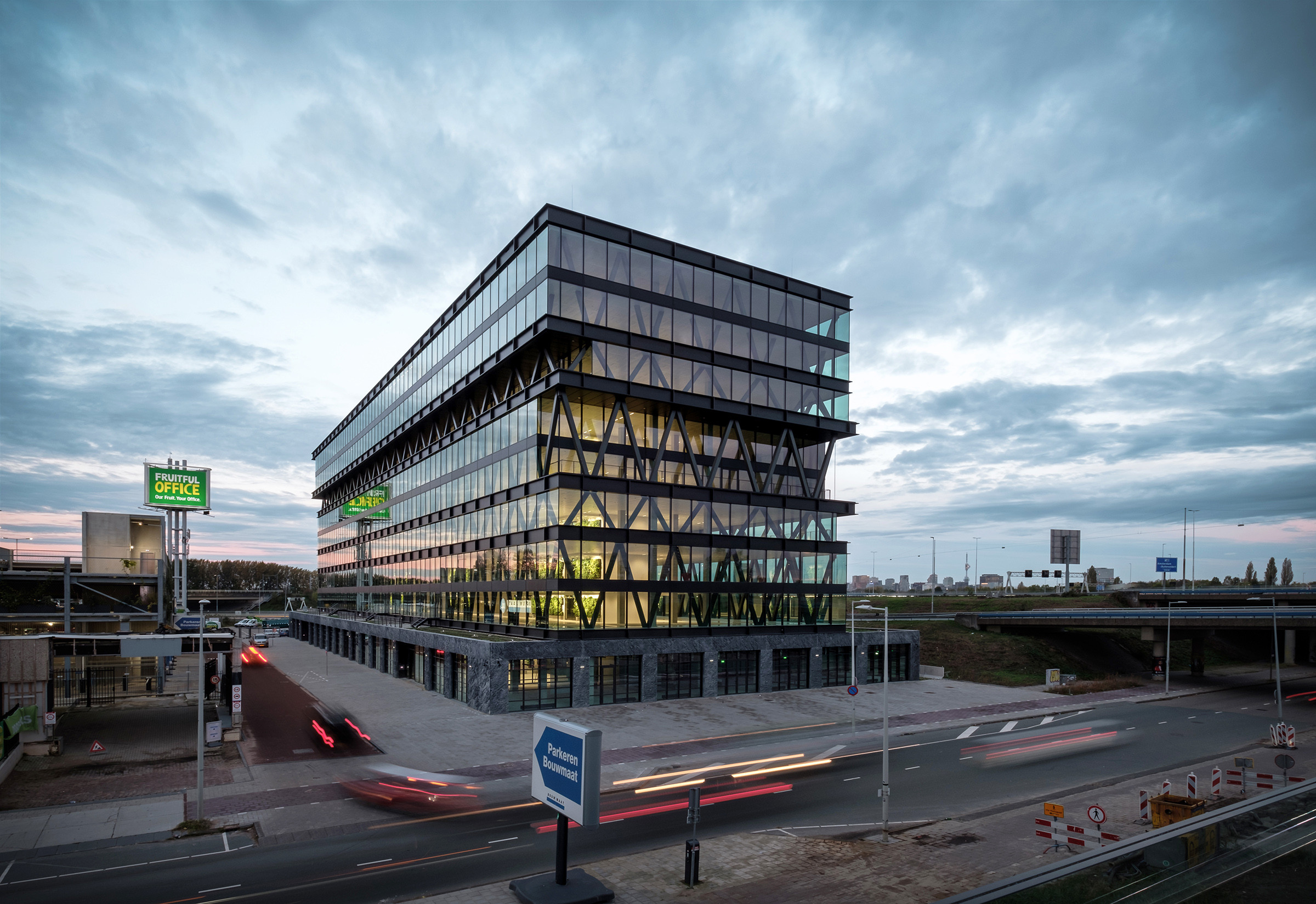 The Joan - Hoofdfoto