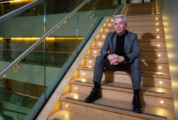 Blijf niet roepen aan de zijlijn, maar ga het veld in en maak verschil! - featured image