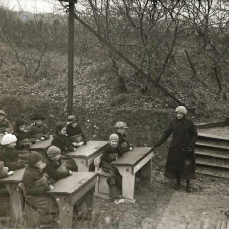 De anderhalve-meter-maatschappij en de nieuwe openluchtschool - double image 2