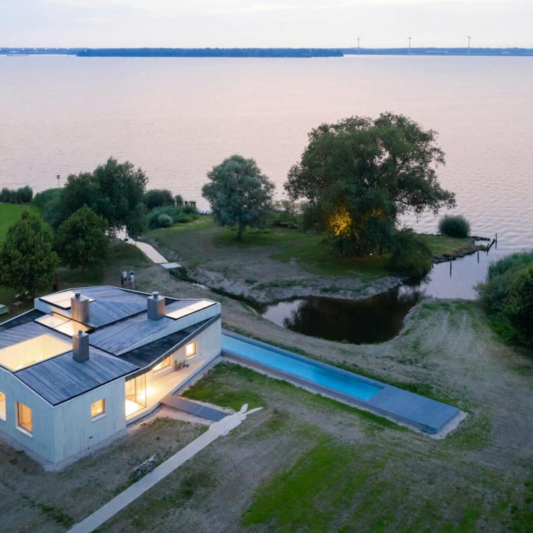 Huis op 't Raboes - Een huis dat zich voegt aan het landschap